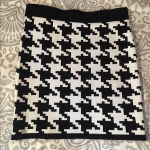 Forever 21 Houndstooth bodycon mini skirt